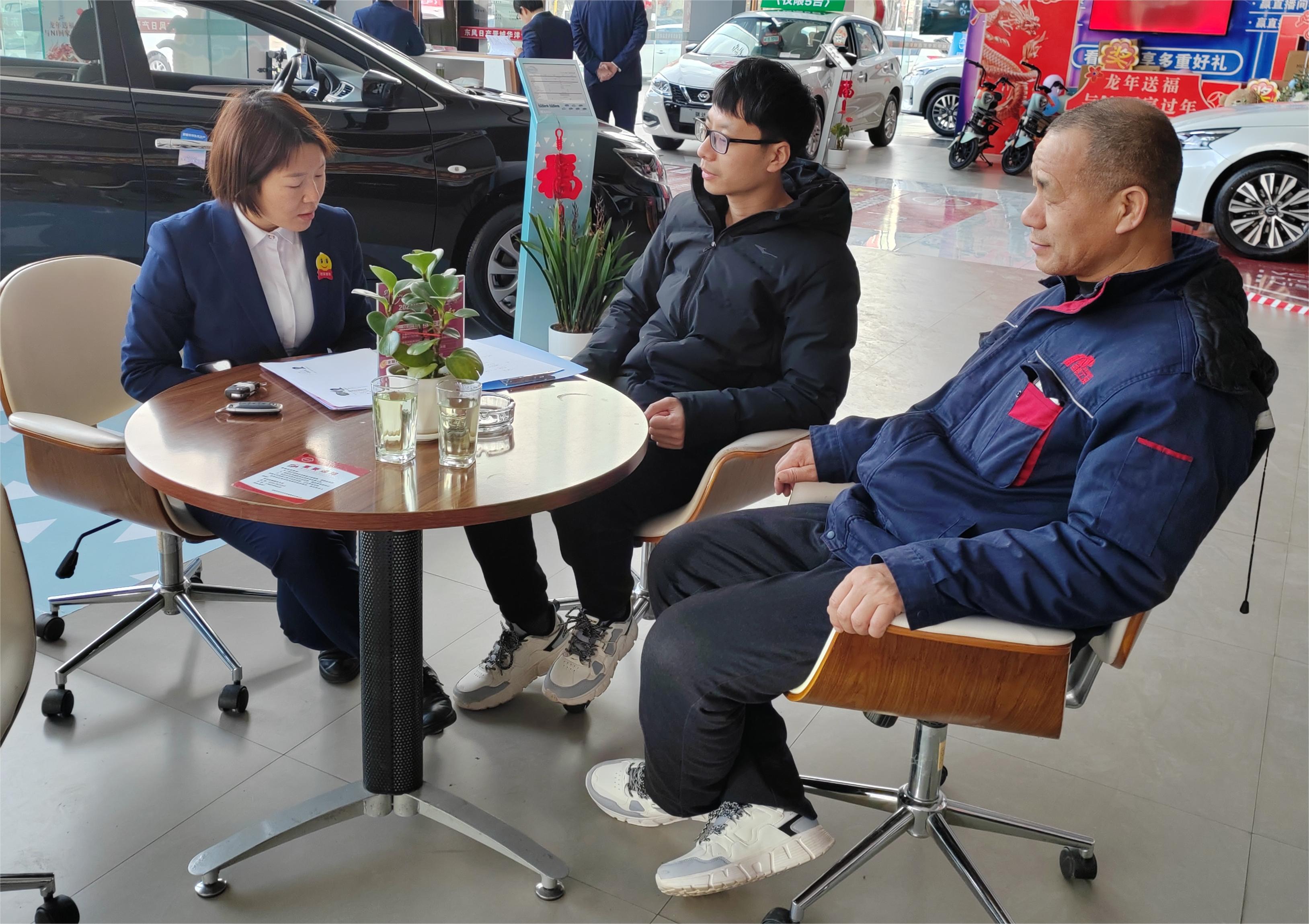 卓越服务，驾驭未来——记东风日产4S店销售顾问陈霞霞的汽车销售之道